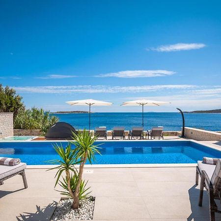 Villa Carisma Island Vis Exterior foto