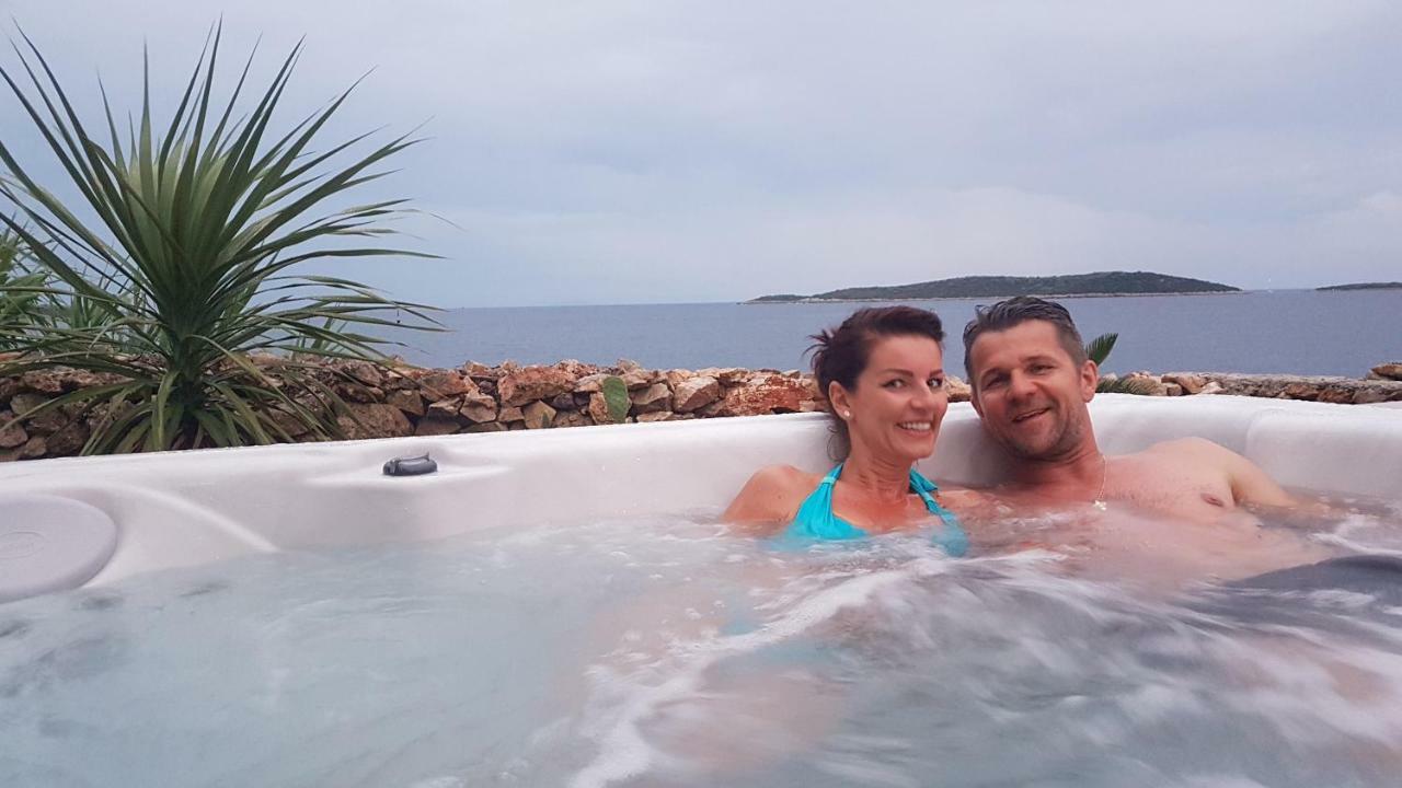 Villa Carisma Island Vis Exterior foto